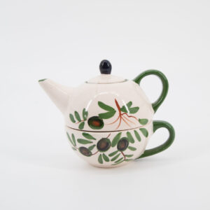Set teiera e tazza impilabile in ceramica color crema con decorazioni di rami d'olivo verdi e olive scure, manici verdi.