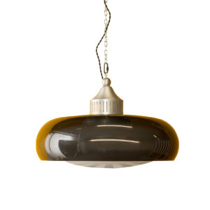 Lampada a sospensione vintage anni '70 con paralume a disco scuro e riflettente, e calotta superiore in metallo spazzolato, appesa a catena.