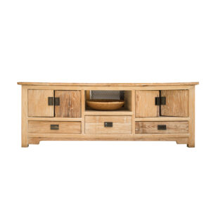 Mobile TV/credenza bassa in legno chiaro con venature a vista, ante laterali, vano centrale con griglia e due cassetti.