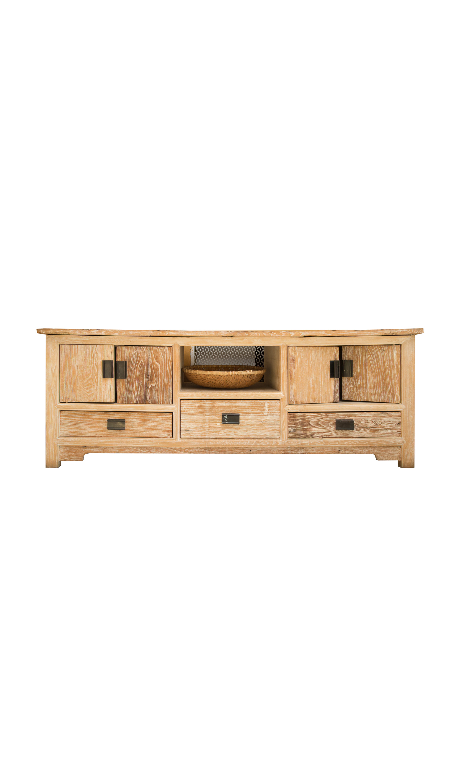 Mobile TV/credenza bassa in legno chiaro con venature a vista, ante laterali, vano centrale con griglia e due cassetti.