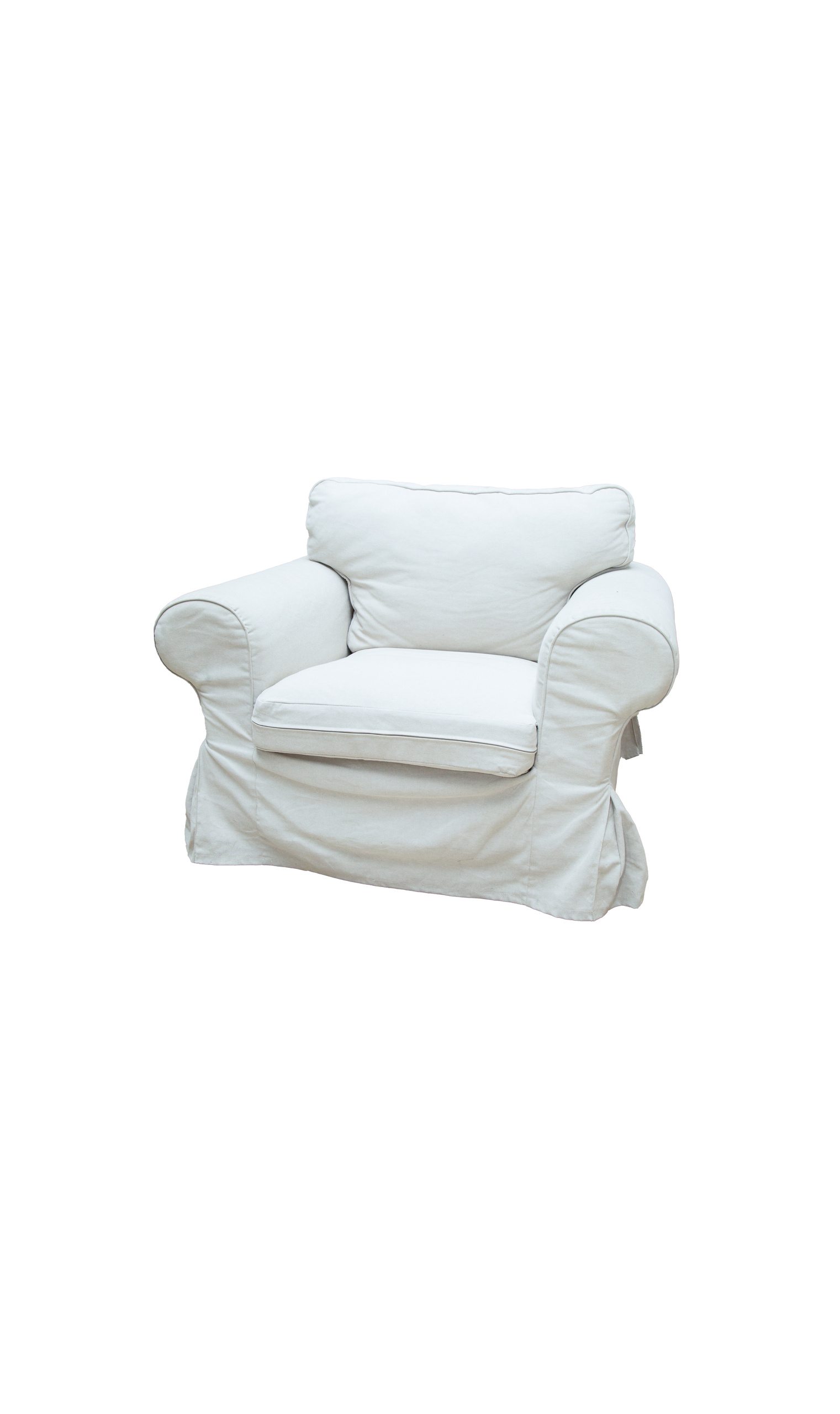 Poltrona singola imbottita di colore bianco o grigio chiaro, con rivestimento in tessuto e braccioli arrotondati, su sfondo bianco.