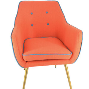 Poltrona design in tessuto bouclé arancione con bordi e bottoni blu, poggiata su gambe affusolate color oro.