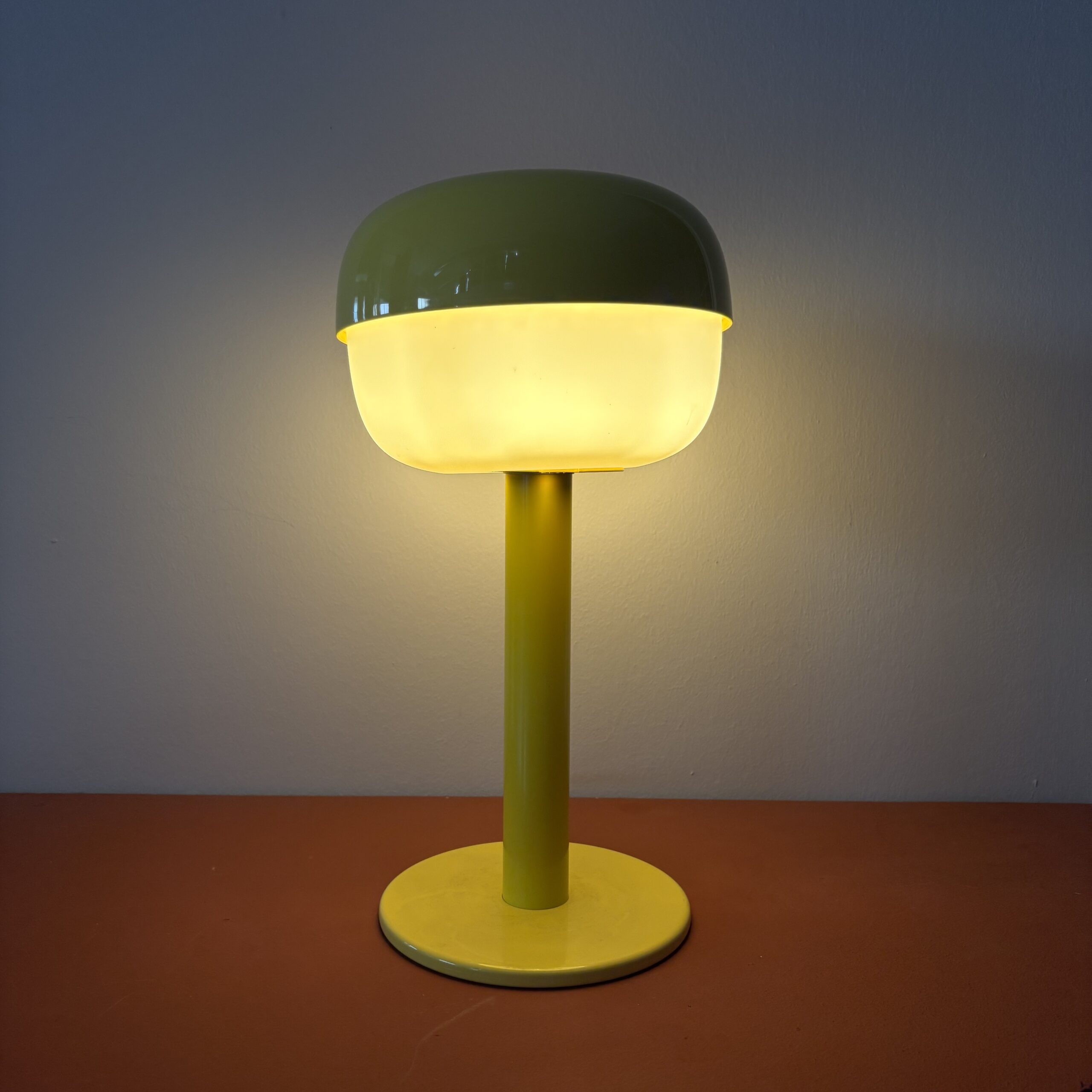 Lampada da Tavolo Vintage Gialla e Bianca - immagine 2