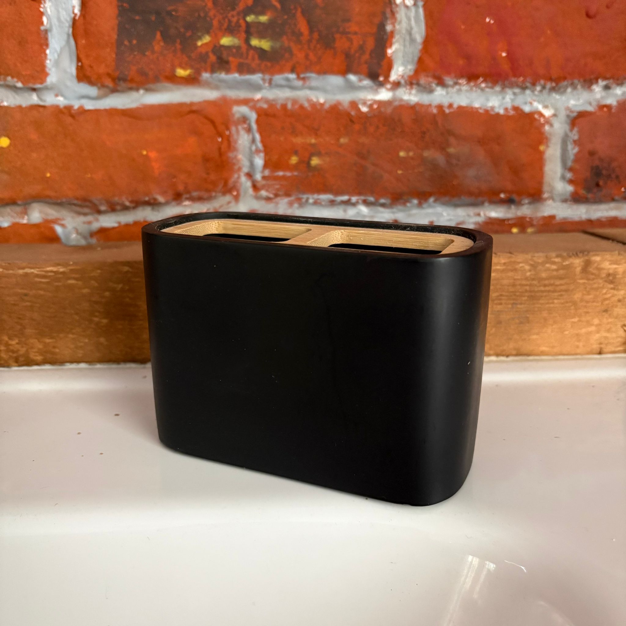 Set di Spazzolini in Bambù con Porta Spazzolini Nero - immagine 2