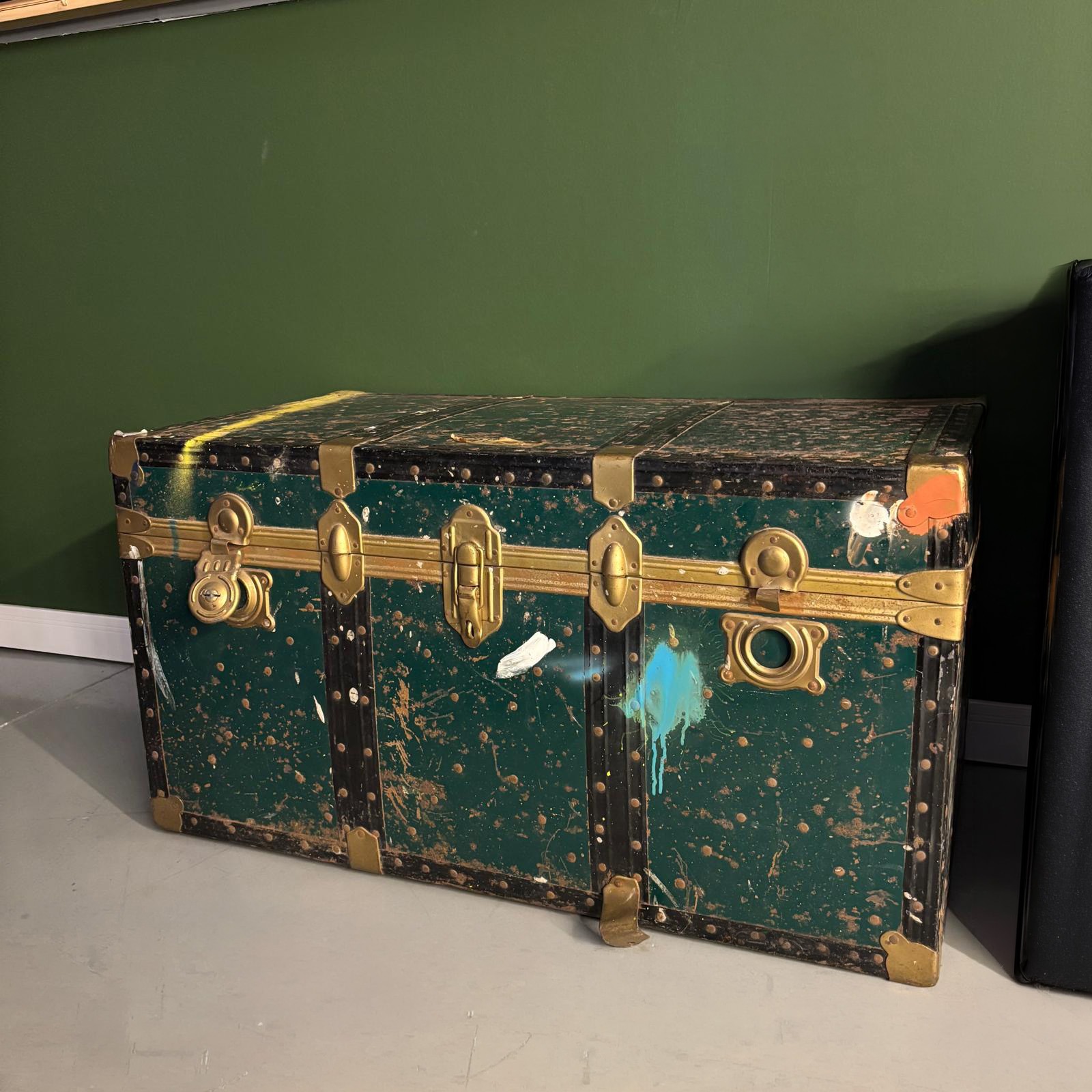 Baule Vintage Verde Scuro con Rinforzi in Ottone - immagine 2