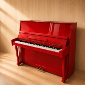 Pianoforte verticale ELEGIA rosso lucido con tastiera bianca e nera e pedali in ottone, appoggiato a una parete di legno chiaro.