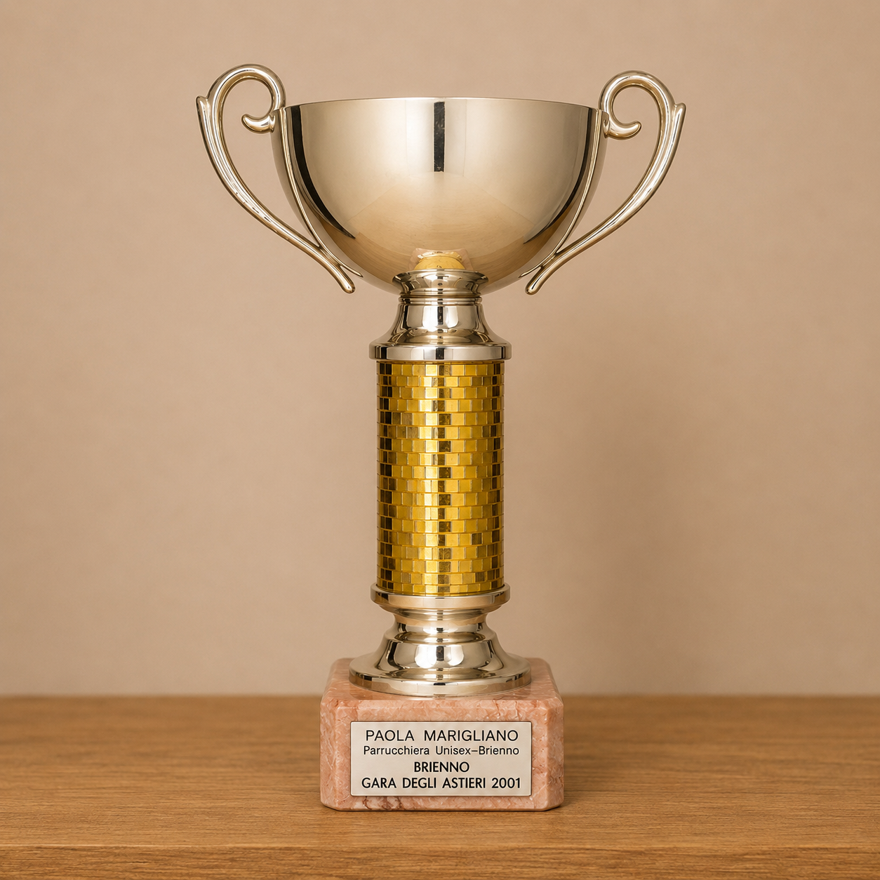 Trofeo Classico Dorato con Base in Marmo - immagine 2