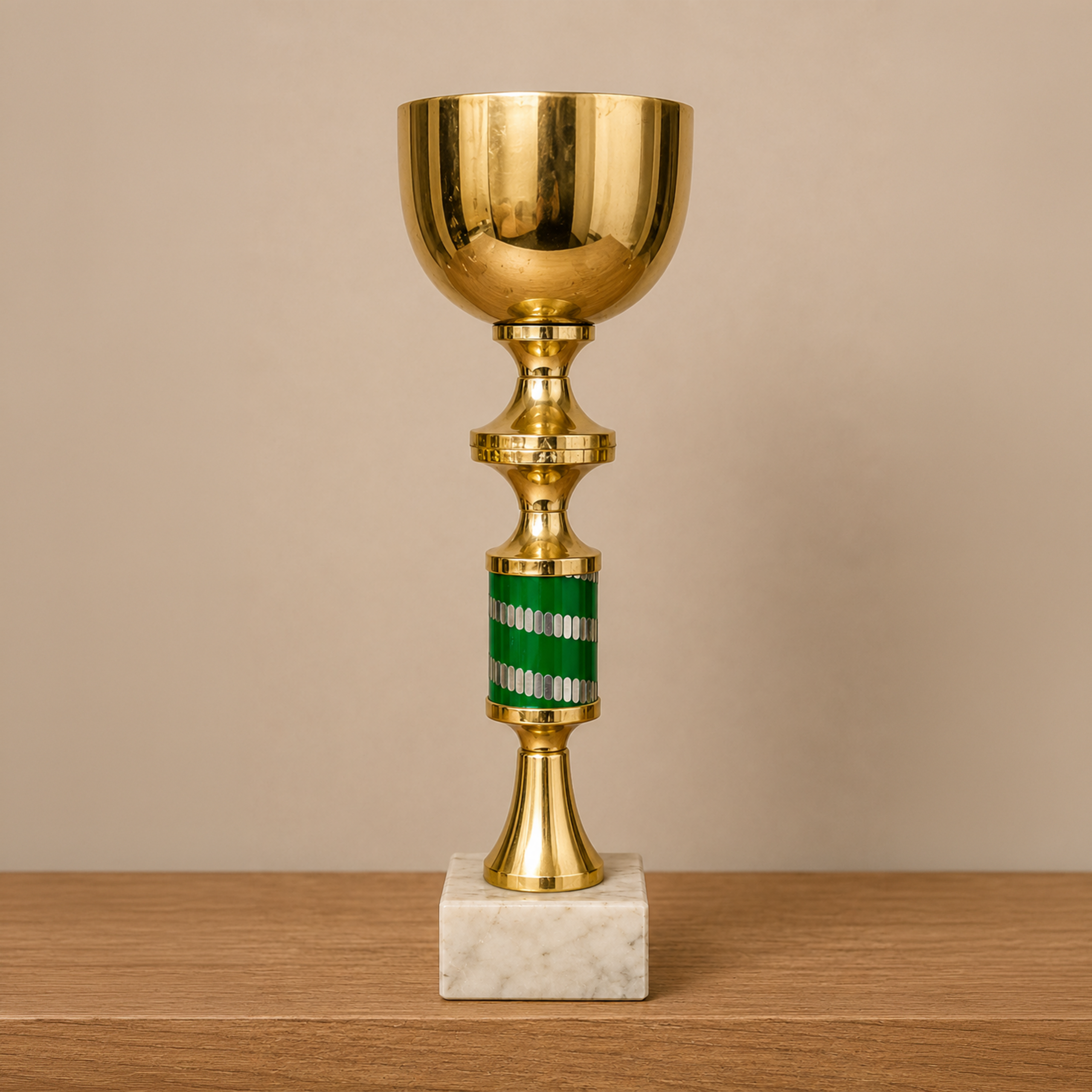 Trofeo Dorato con Base in Marmo - immagine 2